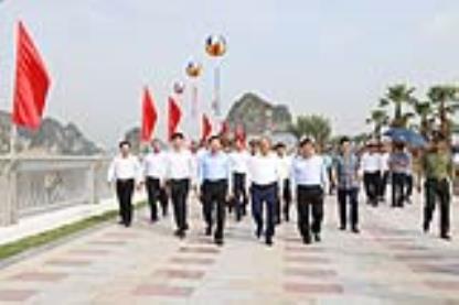  Thủ tướng Chính phủ Nguyễn Xuân Phúc cắt băng khai trương 2 công trình trọng điểm tại Quảng Ninh