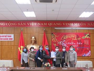 Bảo tàng Quảng Ninh tiếp nhận tư liệu quý về lịch sử do người dân trao tặng