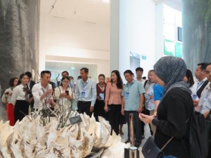 Đoàn đại biểu EATOF tham quan Bảo tàng Quảng Ninh